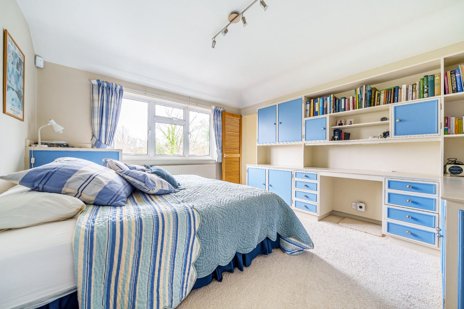 Park Grove, Edgware